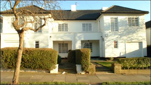 048-50 Ossulton Way